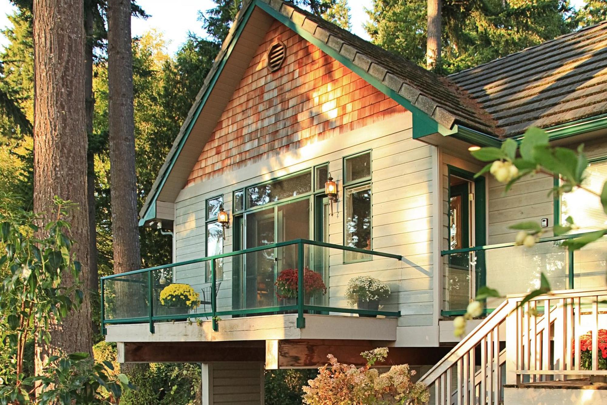 The Quintessa Cottage Clinton Экстерьер фото