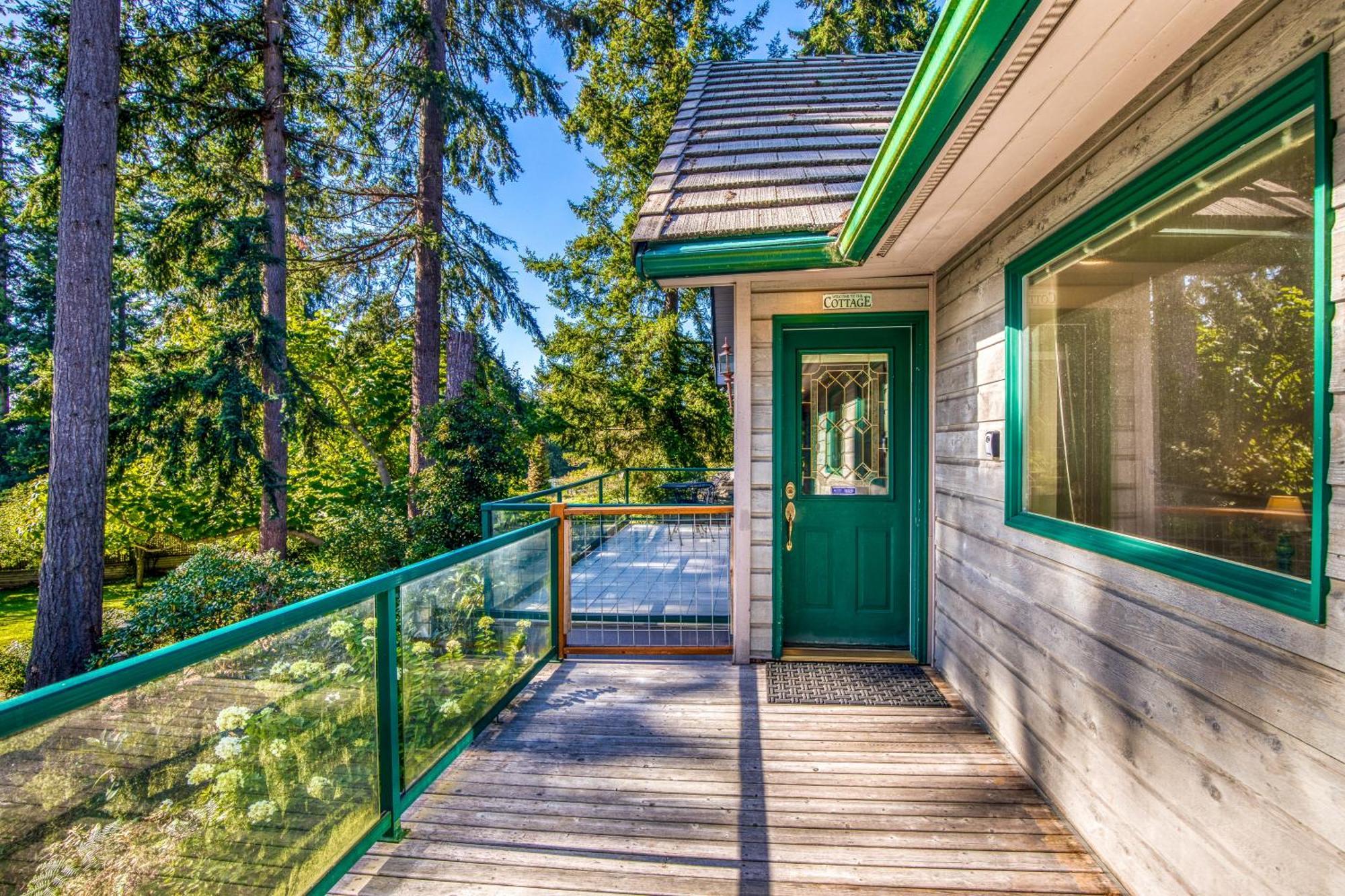 The Quintessa Cottage Clinton Экстерьер фото
