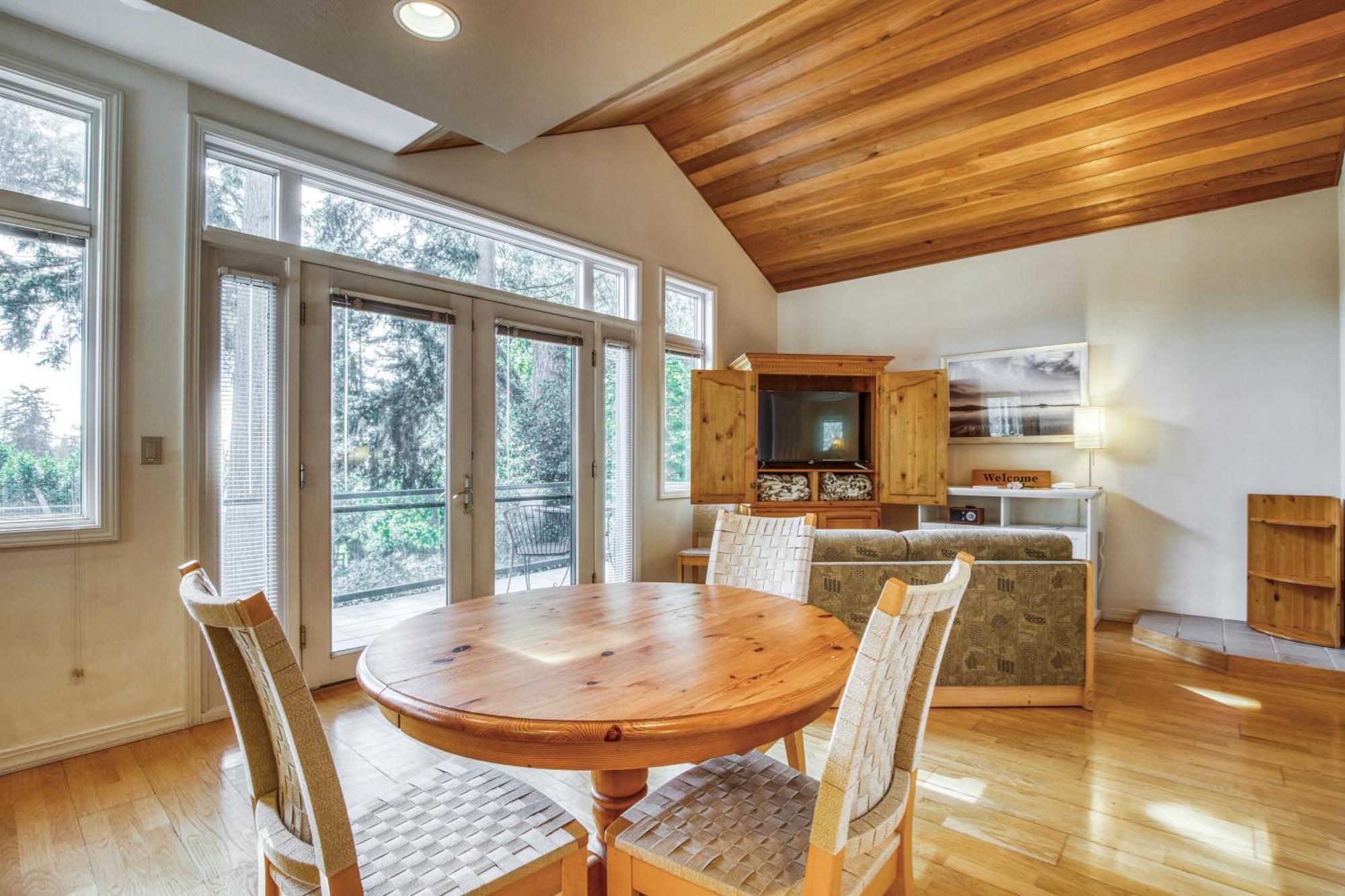 The Quintessa Cottage Clinton Экстерьер фото