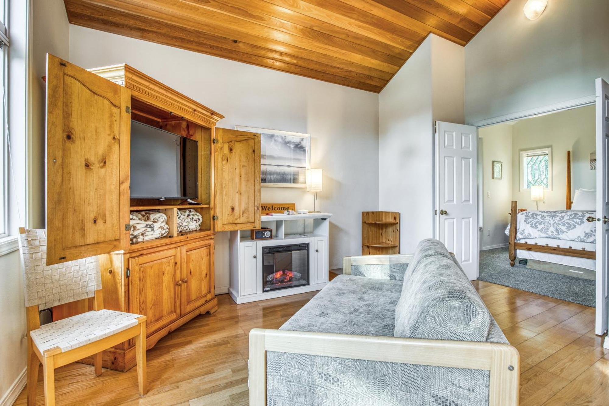 The Quintessa Cottage Clinton Экстерьер фото