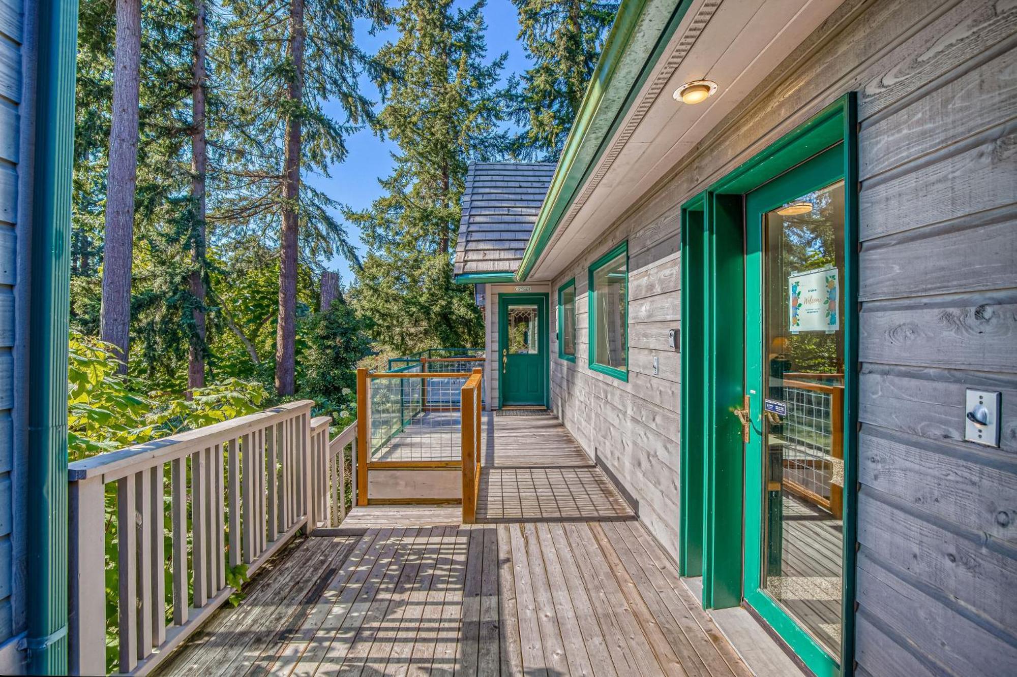 The Quintessa Cottage Clinton Экстерьер фото